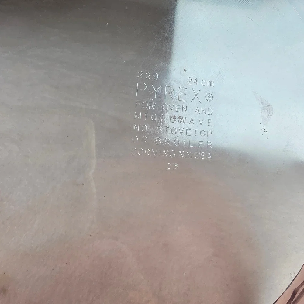 Vintage Pyrex Cranberry Glass Pie Plate‎ 229 24cm Baking Dish Corning USA
